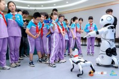 本次进校园勾当由市委网信办从